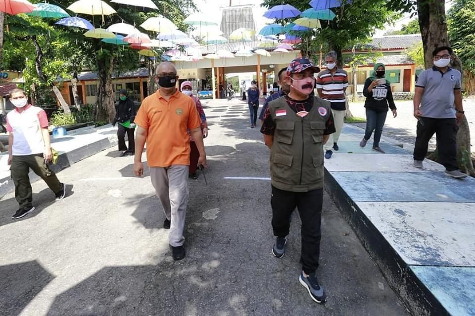 Jokowi Sindir Ganjar Usai Curhat Wali Kota Solo Soal Insentif Nakes