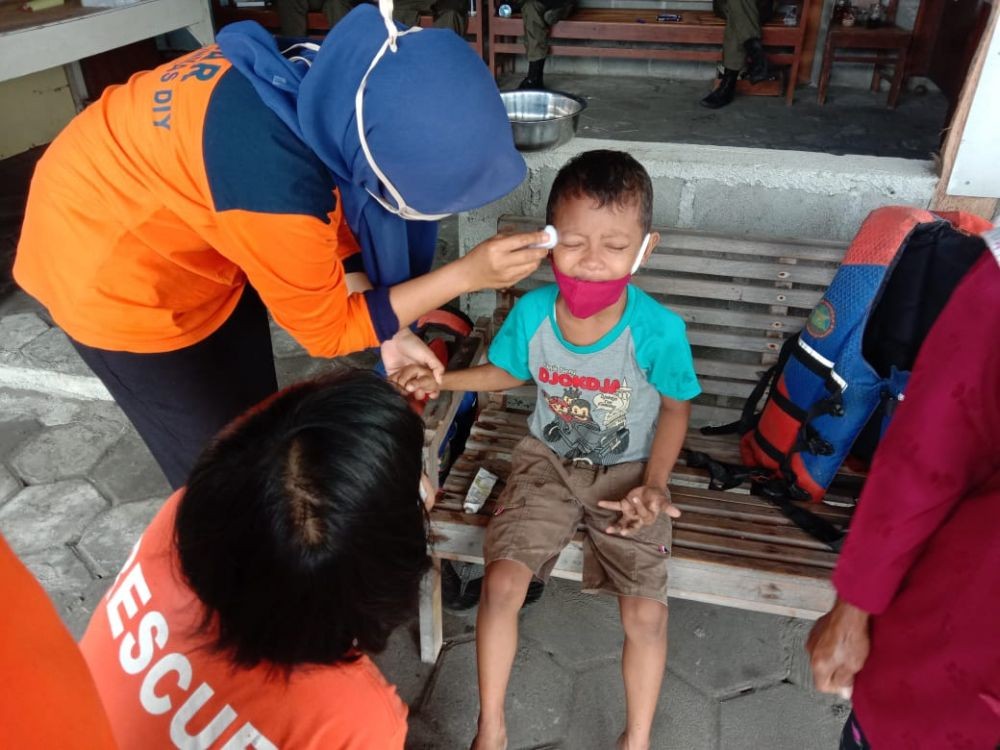 Puluhan Wisatawan di Pantai Parangtritis Tersengat Ubur-Ubur