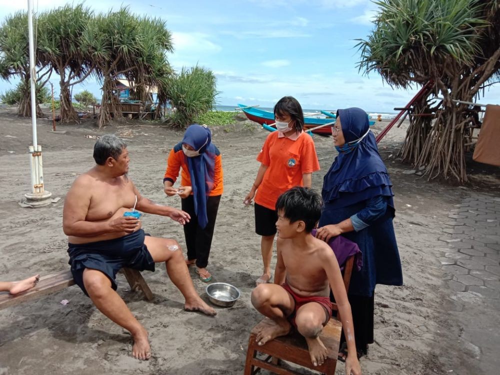 Puluhan Wisatawan di Pantai Parangtritis Tersengat Ubur-Ubur