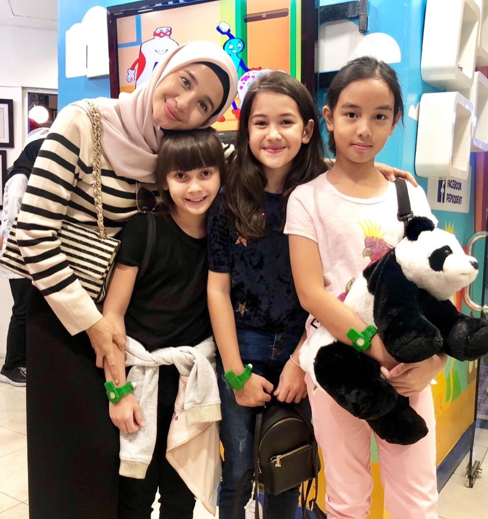 Menyayat Hati! 10 Momen Laudya Cynthia Bella dan Anak Tirinya, Aleesya