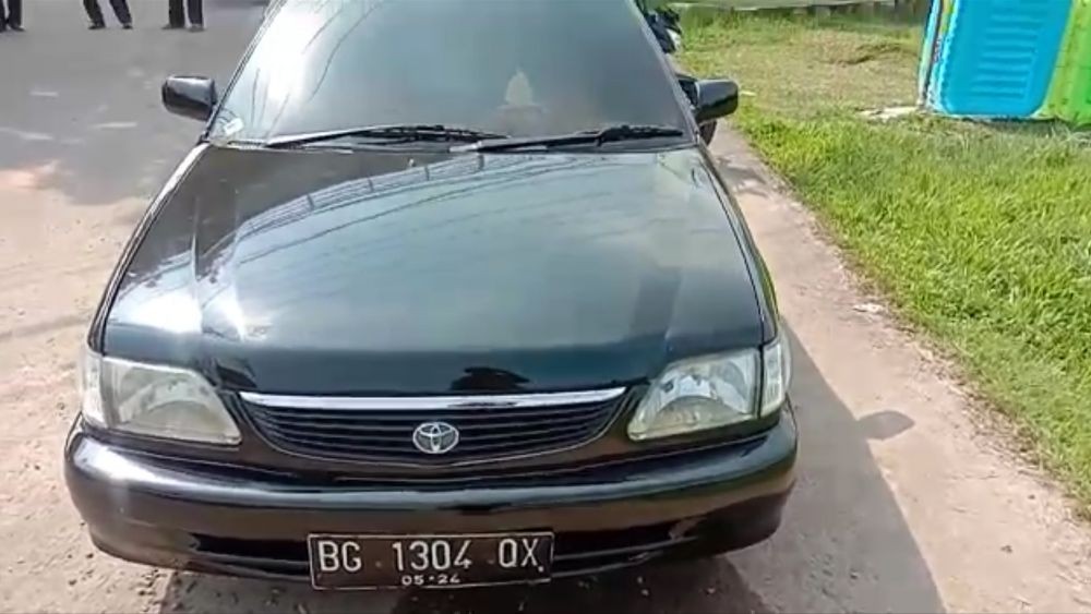 Seorang Pria Ditemukan Tewas di Dalam Mobil Sedan Dekat RSUD Bari  