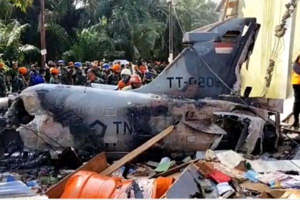 Pesawat Tempur Jatuh di Kampar, Pilot Berhasil Melontarkan Diri