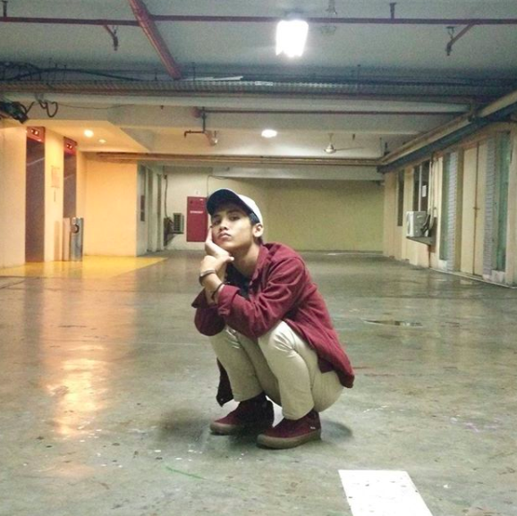 10 Gaya Kasual dan Simpel ala Bintang Emon, Best Boy Idola Netizen