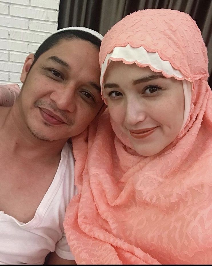10 Potret Mesra Pasha Ungu dan Adelia Wilhelmina, Pasutri Kerap LDR