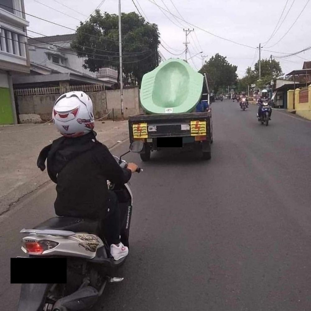 10 Potret Benda Berukuran Gak Normal Ini Bikin Ngakak, Punya Raksasa?