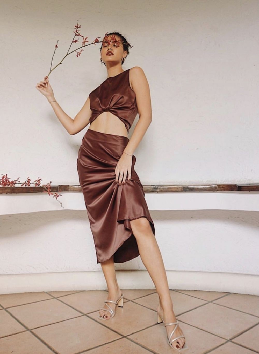 10 Pemotretan Pose Eksotis Rebecca Tamara yang Mirip Kendall Jenner