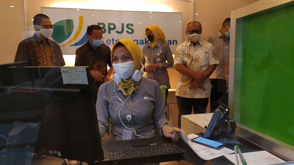 Pandemik COVID-19, Dorong Pemutusan Hubungan Kerja di Indonesia