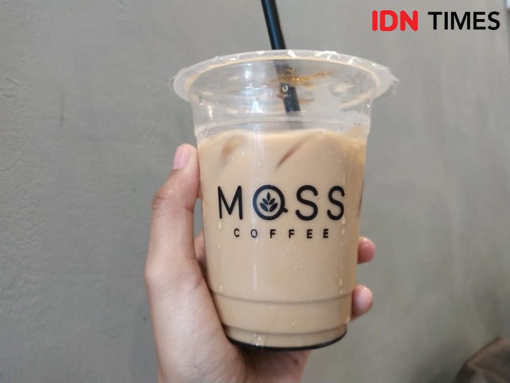 Melukis Pahitnya Menunggu dan Manisnya Rindu di Moss Coffee 