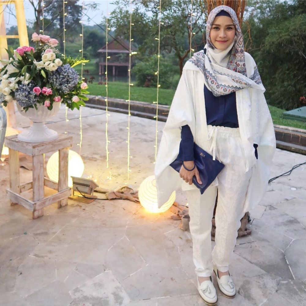 OOTD kondangan Zaskia Adya Mecca, Gayanya Effortless dan Simpel!