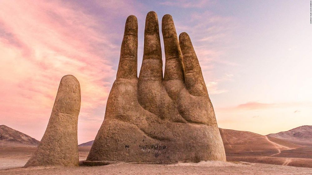 10 Monumen Teraneh di Dunia, Bentuknya Gak Masuk Akal Banget