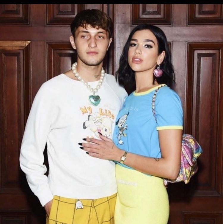 Lalui Masa Pandemik Bersama, Potret Romantis Dua Lipa dan Anwar Hadid