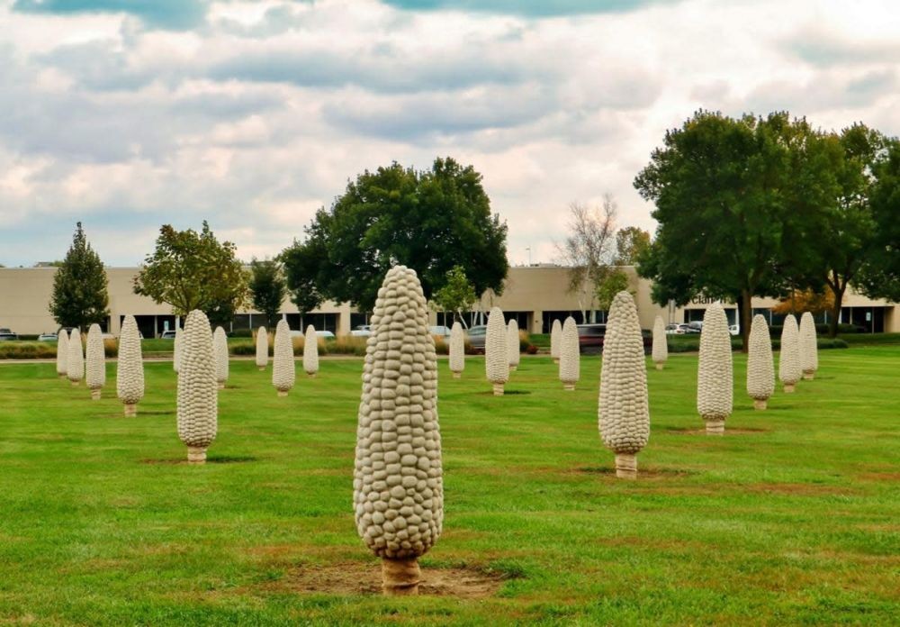 10 Monumen Teraneh di Dunia, Bentuknya Gak Masuk Akal Banget