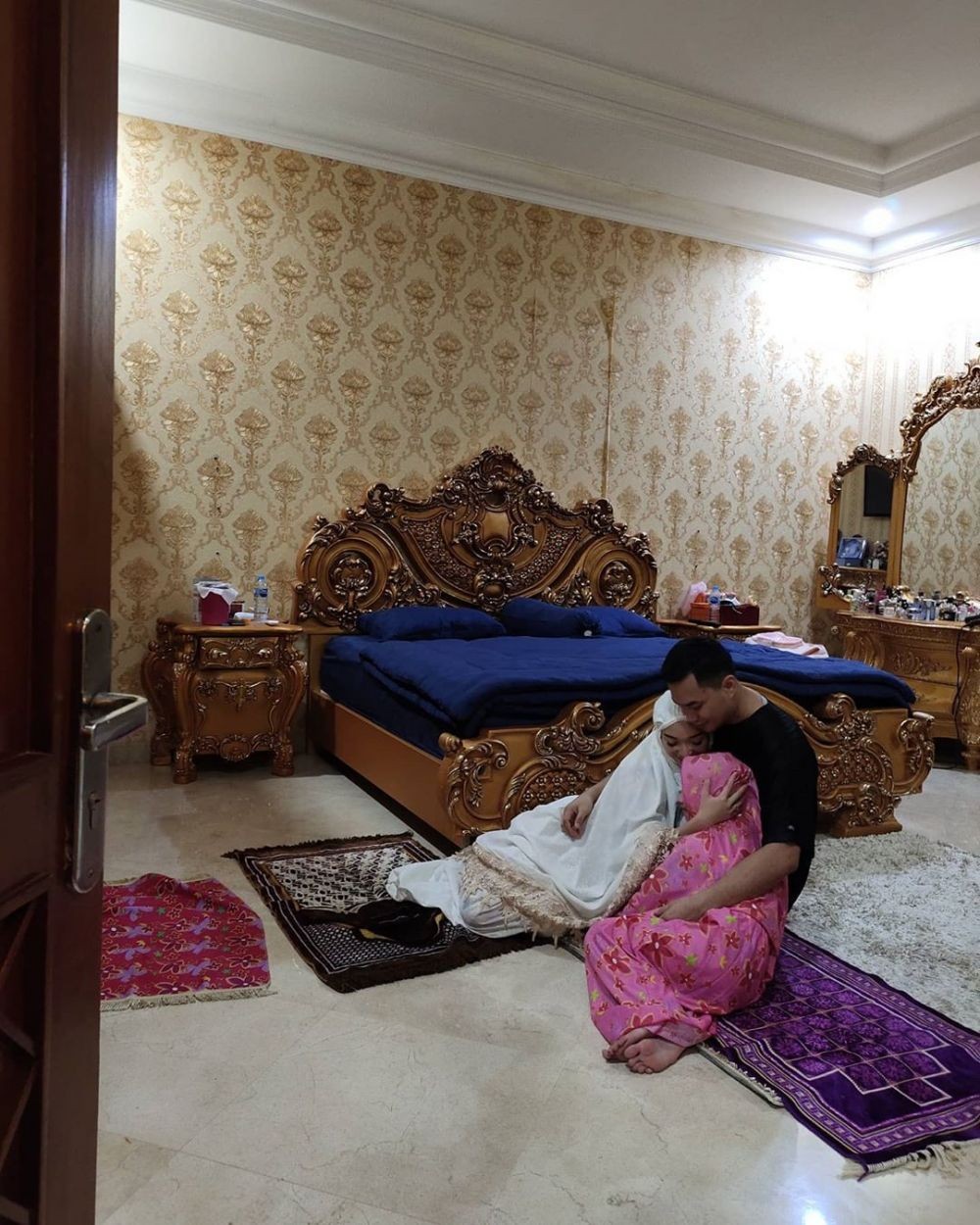 Menikah Dengan Pengusaha Kaya, 10 Potret Rumah Megah Zaskia Gotik