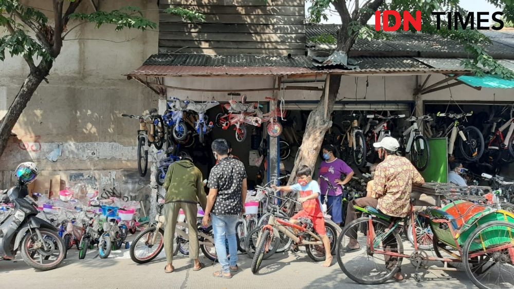 Meski Dilarang Polisi, Toko Sepeda Listrik di Makassar Tetap Menjual