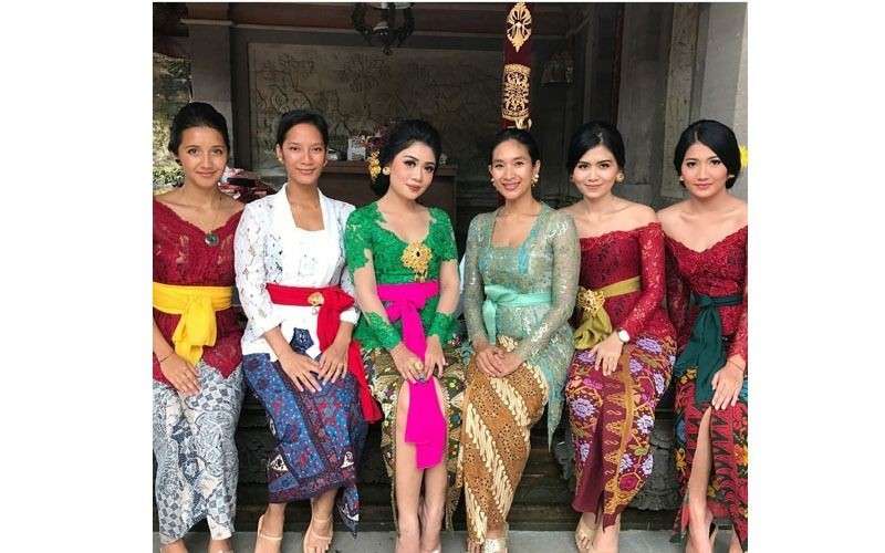 9 Inspirasi Kebaya Ala Tara Basro Tampil Catchy Dan Menawan