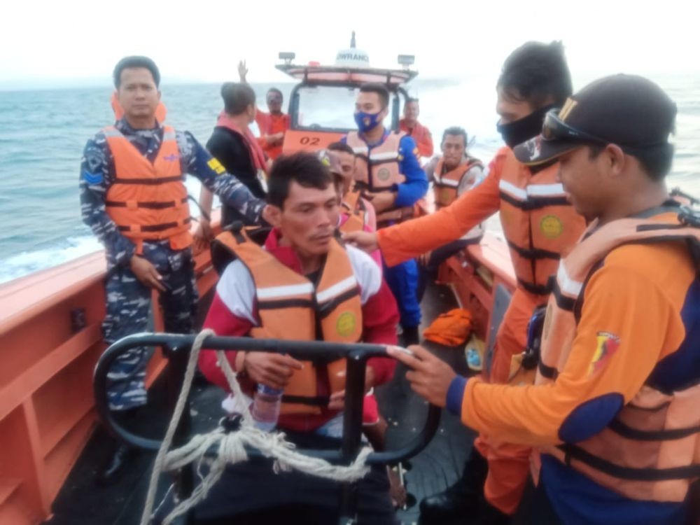 9 dari 16 Awak Kapal Nelayan Banten yang Tenggelam Ditemukan
