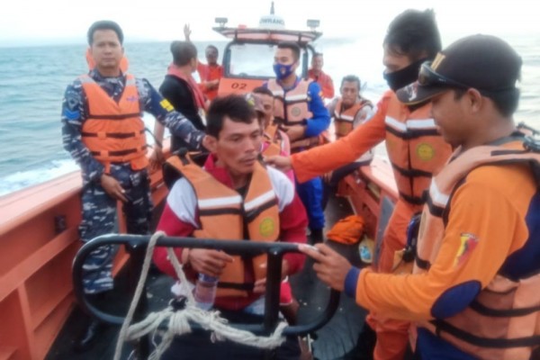 Basarnas: 7 Nelayan Banten Terseret Arus Ke Sumatera Bagian Barat