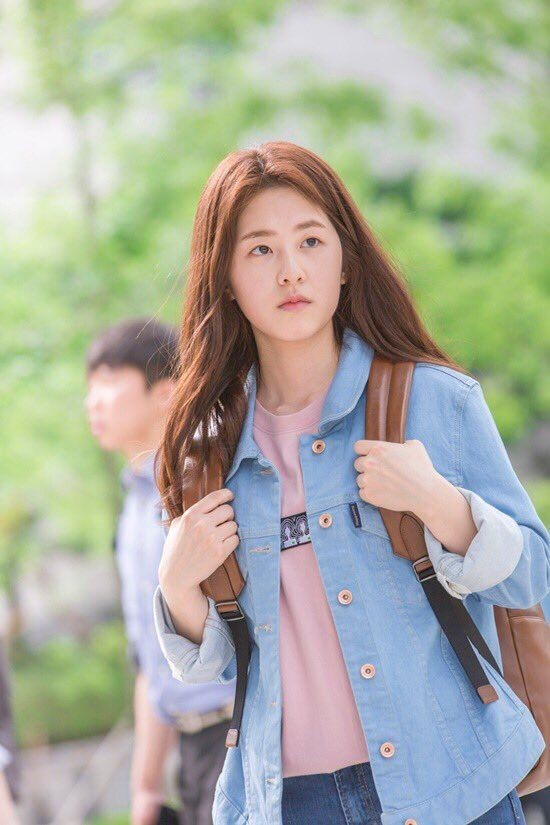 Siap Tampil Beda, 10 Inspirasi Gaya Kampus ala Artis Drama Korea