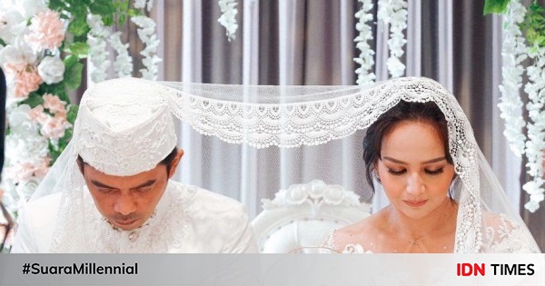 9 dekorasi akad nikah angelica simperler, nuansanya hijau dan putih