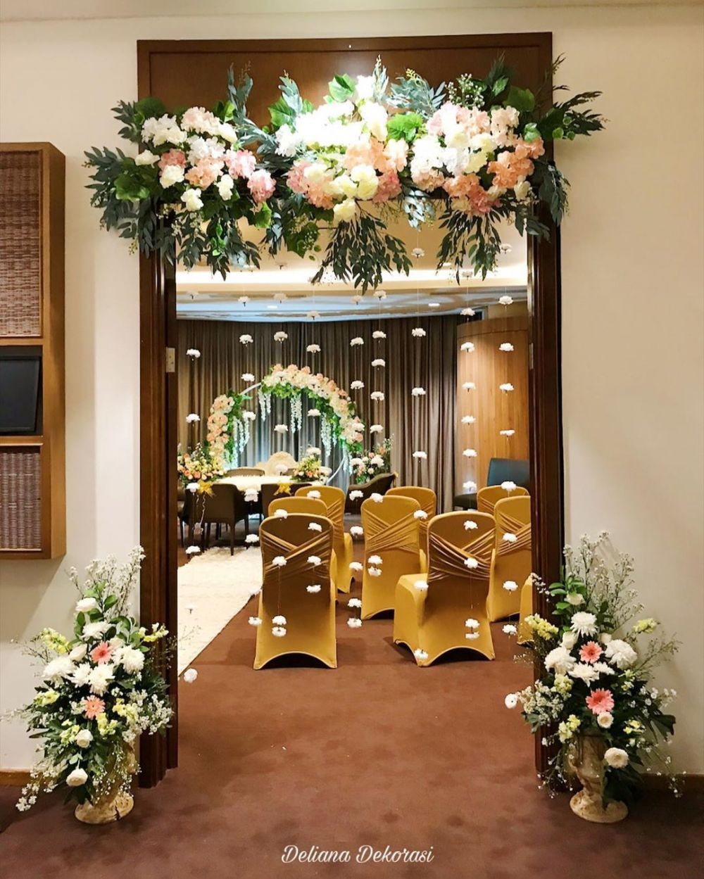 5 Tempat Yang Cocok Untuk Menaruh Dekorasi Bunga Di Acara Pernikahan