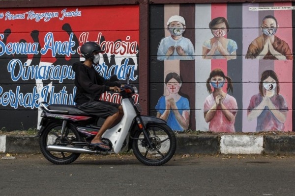 Zona Merah COVID-19 di Indonesia Turun Jadi 63 Daerah