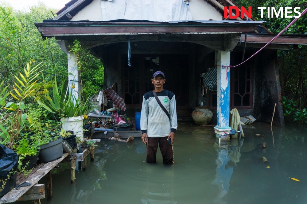 [FOTO] Dukuh Mondoliko yang Terisolasi Akibat Perubahan Iklim di Demak