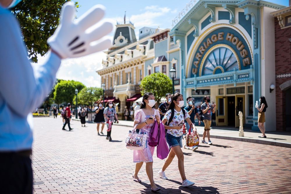 10 Potret Disneyland Hong Kong yang Dibuka Kembali Saat New Normal