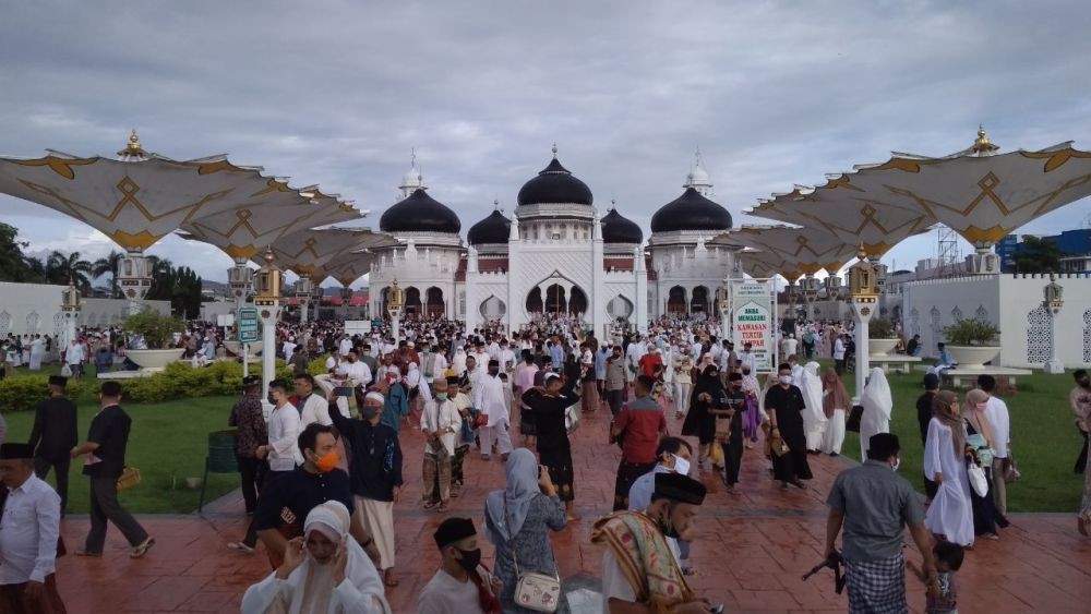 Warga Aceh Tanpa Masker Dilarang Salat Idul Fitri di Masjid Raya