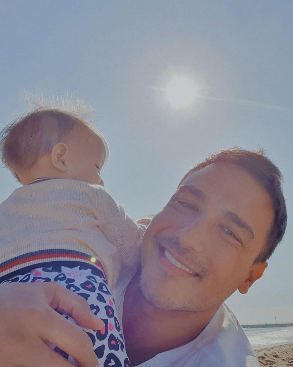 10 Momen Manis Hamish Daud Bareng Zalina, Gemas Banget!