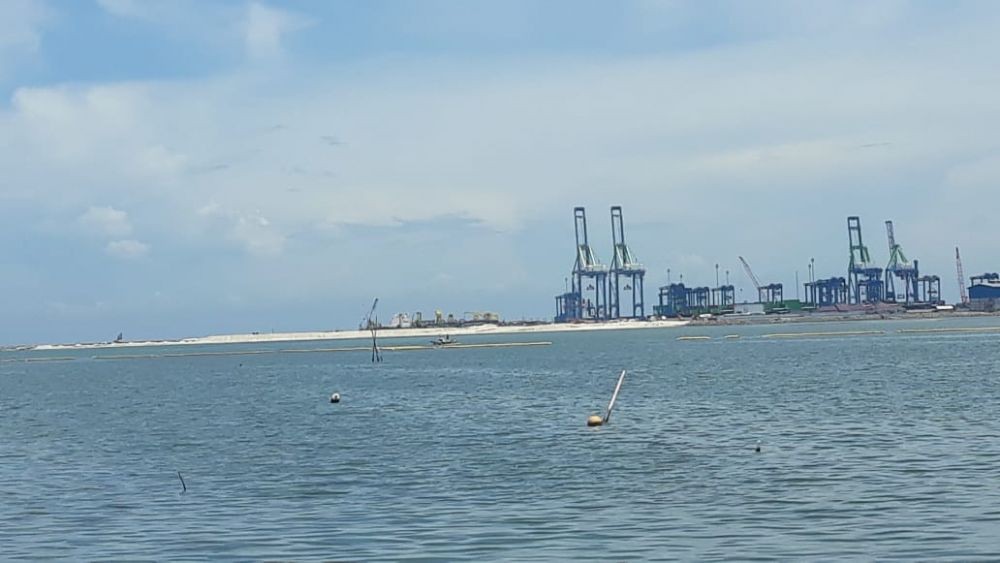 Nelayan dan Perempuan Pesisir Kian Terhimpit Proyek Makassar New Port