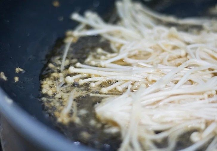 Supermarket di Palembang Setop Penjualan Jamur Enoki Asal Korsel