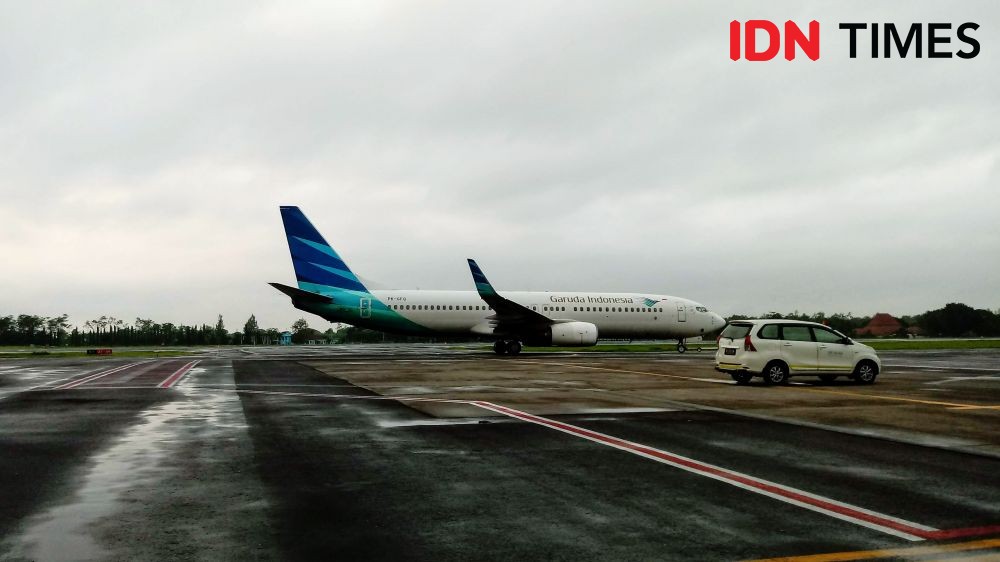 Pesawat Keluar Landasan di Bandara Makassar, Garuda Minta Maaf
