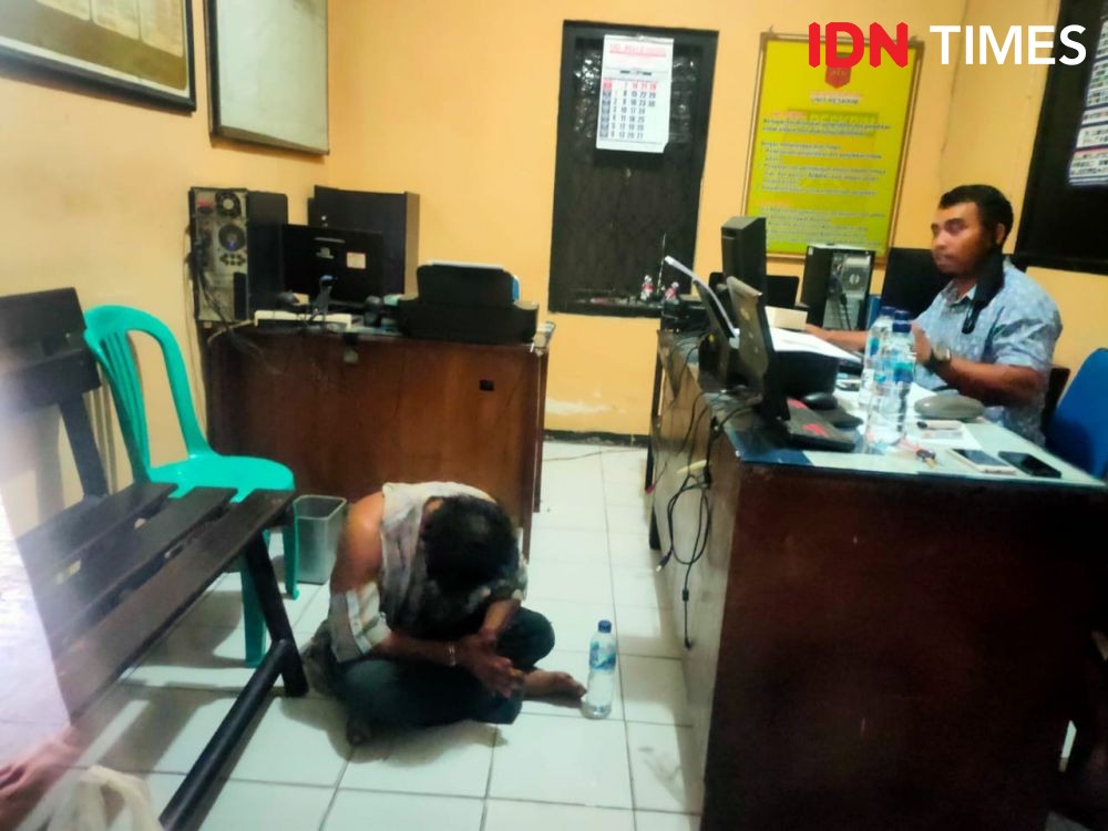 Pura-pura Beli Bunga, Pencuri HP di Jombang Babak Belur Dihajar Warga