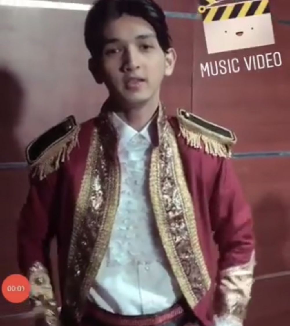 10 Potret Rio Ramadhan Syuting Lagu Terbaru, Mau Balas Kekeyi?
