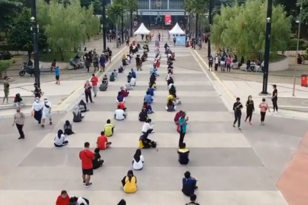 Demi Bisa Olahraga di GBK Warga Rela Antre Panjang, Tak Takut Corona?