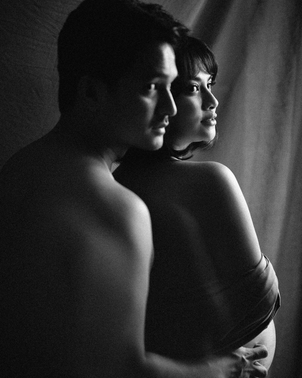 9 Maternity Shoot ala Vanessa Angel Bareng Suami ini Bikin Gemas