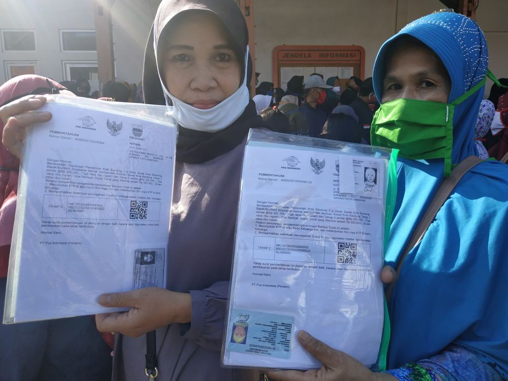 Antrean Warga Demi Peroleh BLT Terjadi Lagi di Kantor Pos Bandung