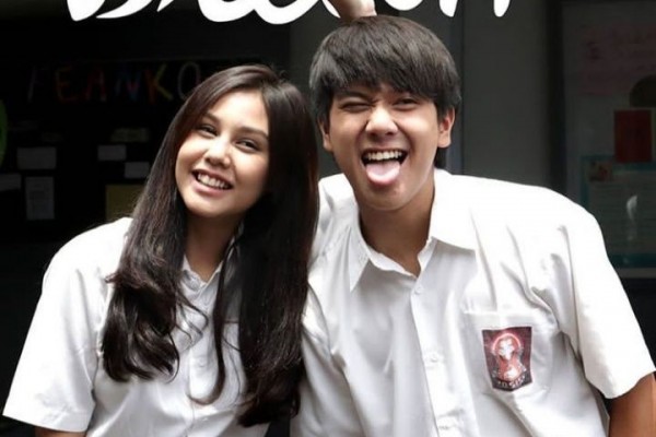 10 Artis Ini Didoakan Cinlok, Malah Jadi Pasangan Orang Lain