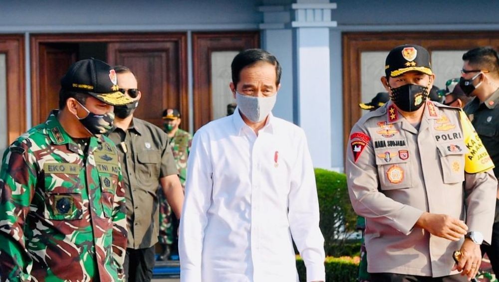 Jokowi Sindir Ganjar Usai Curhat Wali Kota Solo Soal Insentif Nakes