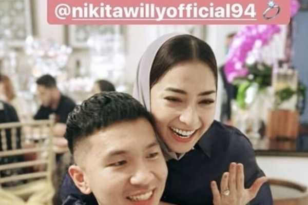 So Sweet! Nikita Willy dan 9 Artis Ini Dilamar Kekasih saat Ultah
