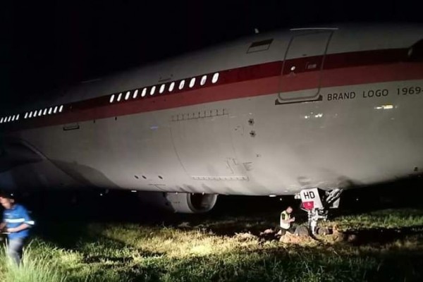 Pesawat Garuda Tergelincir di Bandara Sultan Hasanuddin Makassar