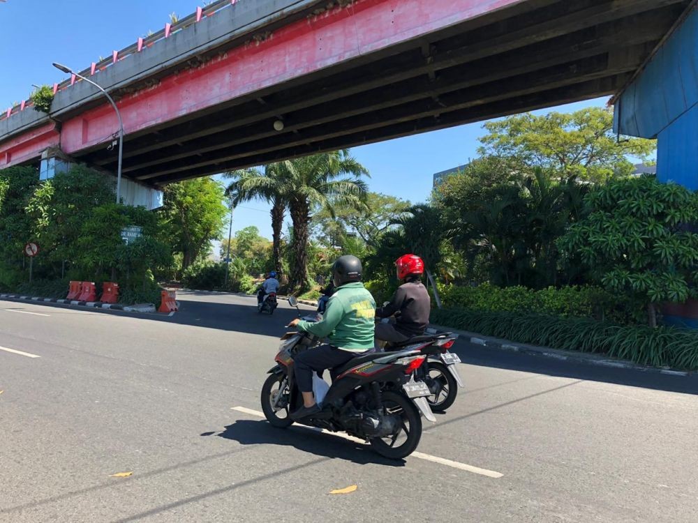 Rel KA Diperbaiki, Putaran di Bawah Jembatan Mayangkara Ditutup