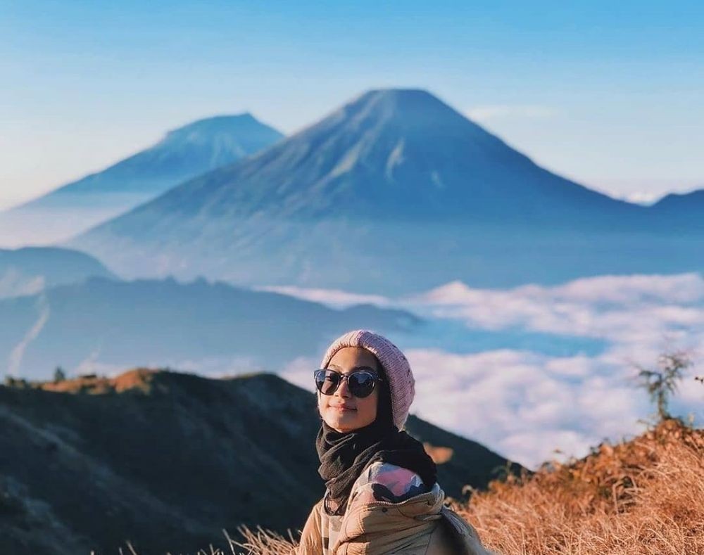 10 Tempat Wisata di Indonesia dengan Sensasi di Atas Awan yang Menawan