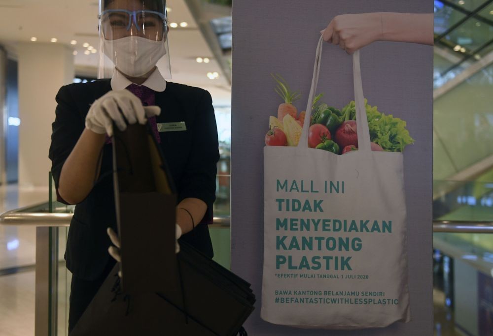 Pedagang Pasar Kosambi dan Cihapit Kurangi Pemakaian Kantong Plastik