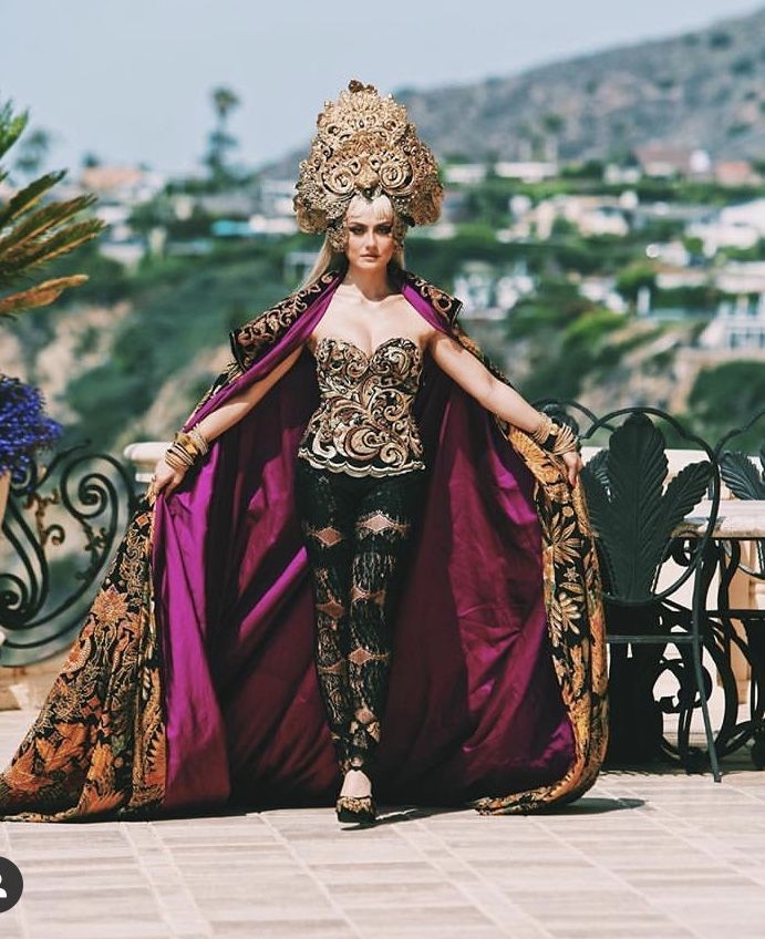 Nuansa Indonesia Banget, 10 Foto Agnez Mo dengan Busana Kebaya