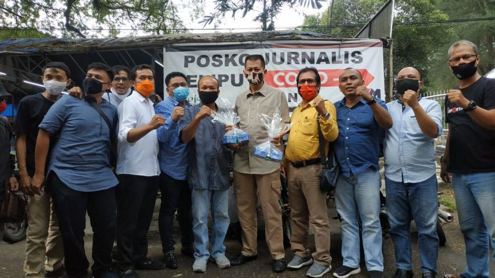UKM Jurnalis dan PT TPL Latih Warga Kampung Sejahtera Membuat Sabun