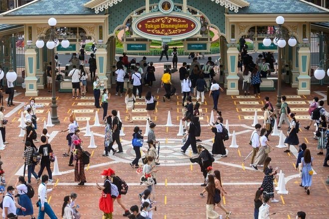 Kembali Dibuka, 10 Foto Terbaru Suasana Disneyland & DisneySea Tokyo