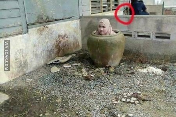 10 Potret Lucu yang Bikin Salah Sangka, Jangan Fokus ke Lingkaran!