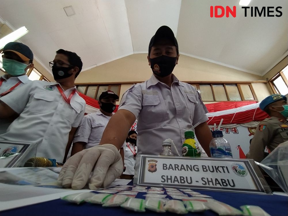 Bikin Geleng Kepala, Seorang Biduan di Bandung Nyambi Dagang Sabu-Sabu