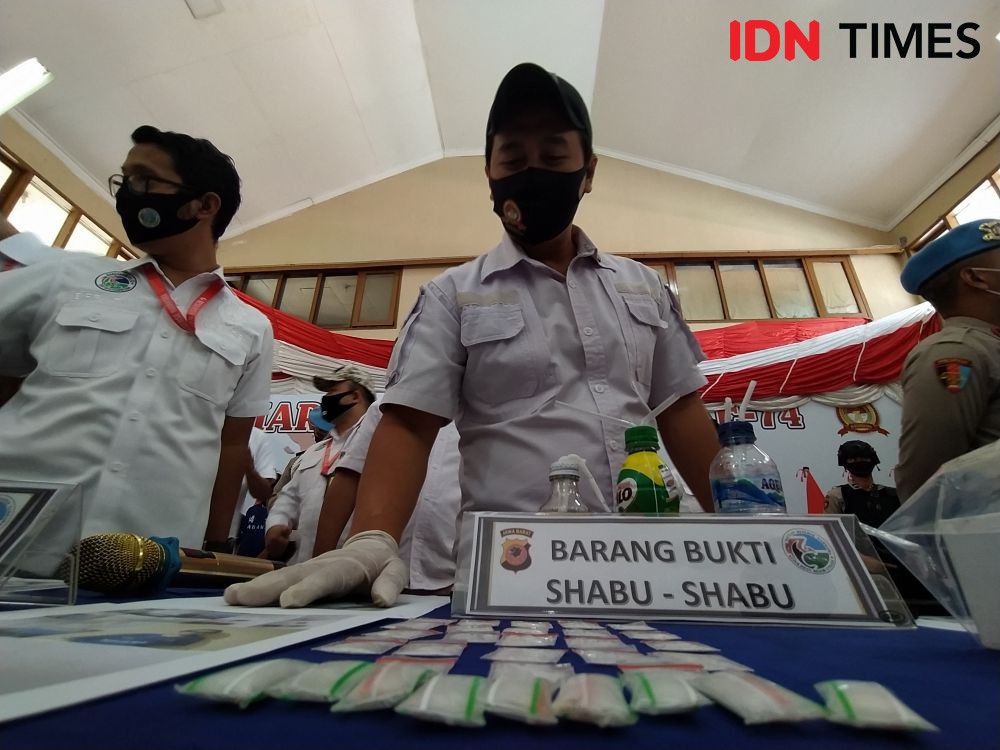 Bikin Geleng Kepala, Seorang Biduan di Bandung Nyambi Dagang Sabu-Sabu